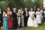 Bröllopstal i trädgården på Salta. Från vänster: kyrkoherden Märtha-Stina, Rebecca, Annica, Pappa, Mamma, Birr, Stefan, Araguacema, NN, Christina, Ann-Margret, Christer. 577 kB
