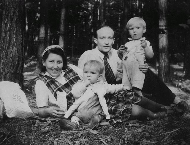 Familjen Zenker p&aring; utflykt i Heide den 20 september 1942